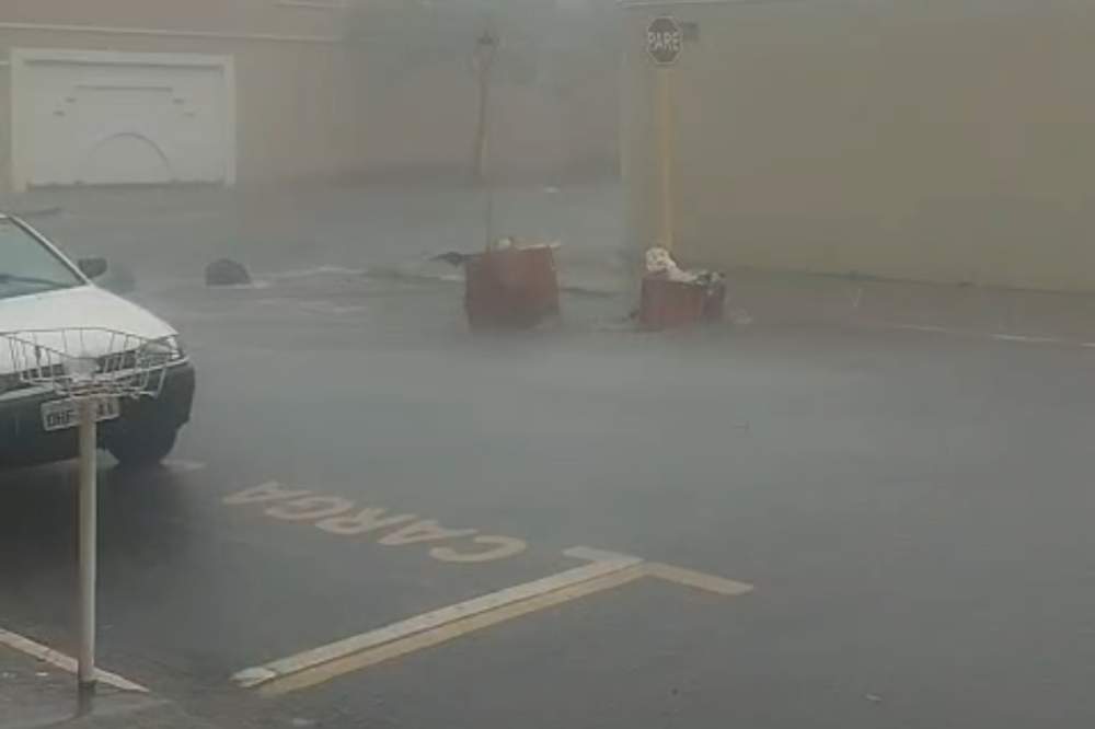 Temporal com ventania provoca estragos em Andradina