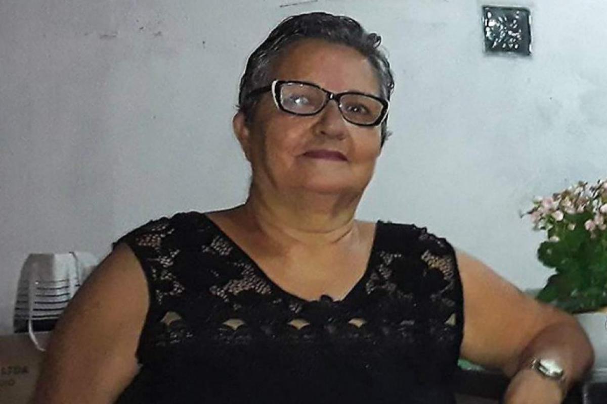 Homem é condenado a 25 anos por matar a mãe a marteladas