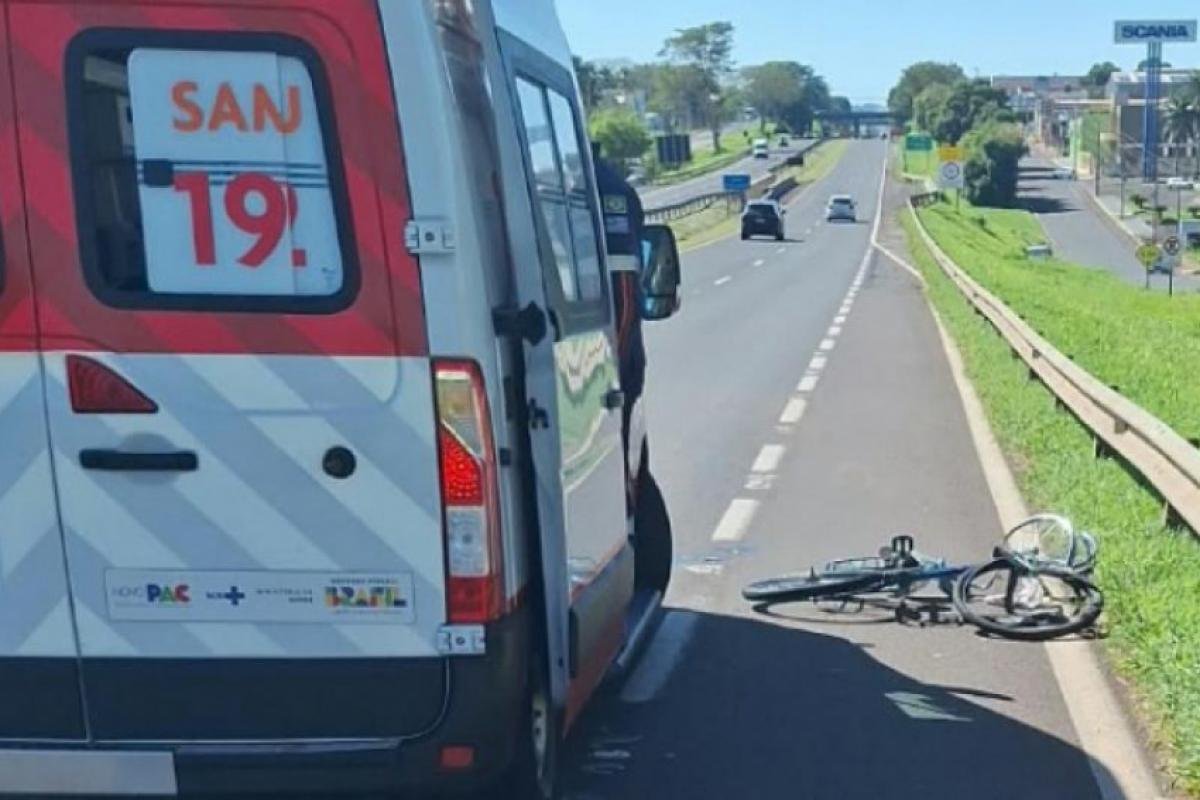 Ciclista fica ferido após colisão com caminhão na Rondon