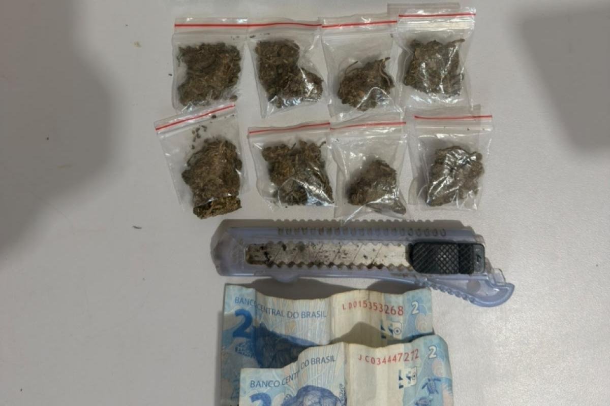 Mulher é presa por tráfico após venda de droga a adolescente