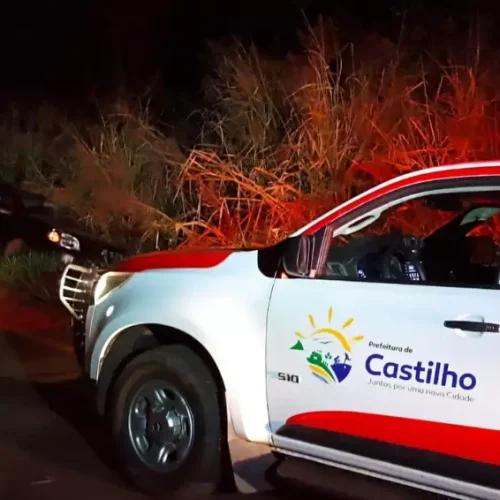 Enfermeiro perde controle e capota carro na SPV-8 em Castilho