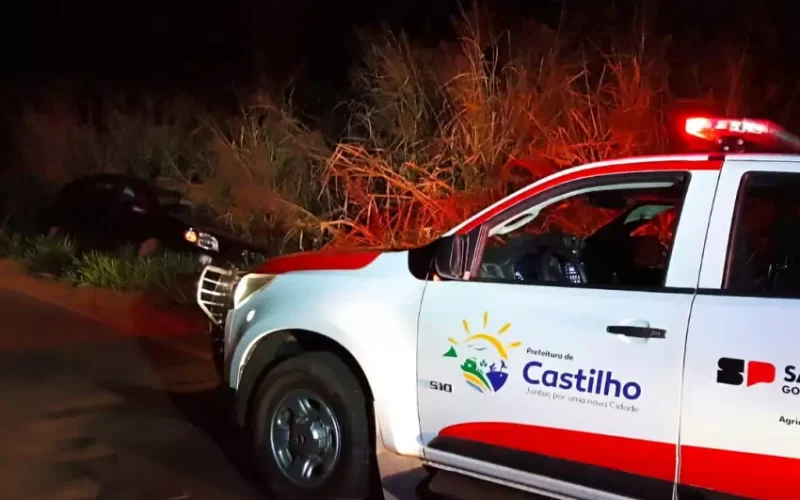 Enfermeiro perde controle e capota carro na SPV-8 em Castilho