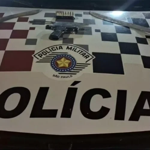 Homem é preso em Castilho com pistola após ameaçar rivais por ciúmes