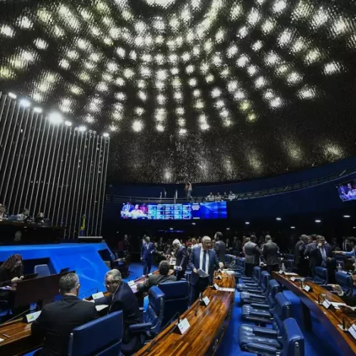 Senado aprova projeto para proteger crianças em meios digitais