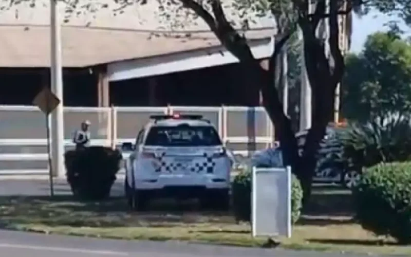 Juiz aposentado com mulher nua atropela ciclista