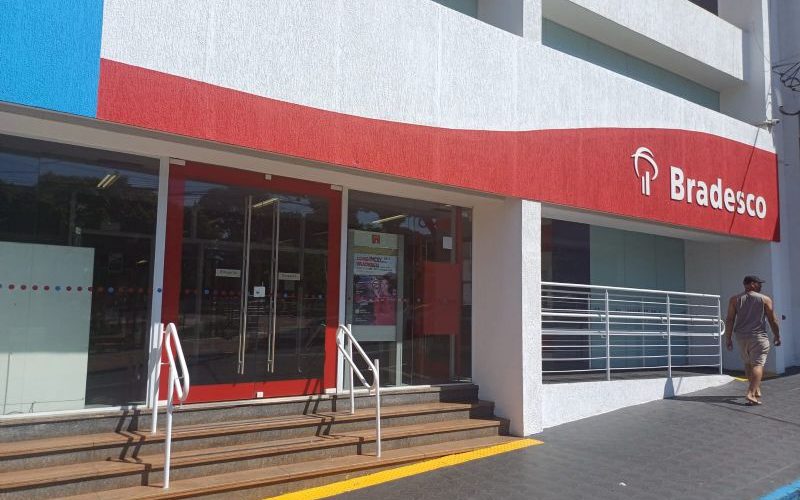 Bancos funcionam em meio período em Andradina (SP) no feriado de 6 de agosto