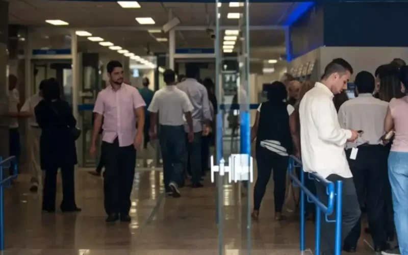 Bancos fecham na 2ª e 3ª de Carnaval; atendimento volta na quarta