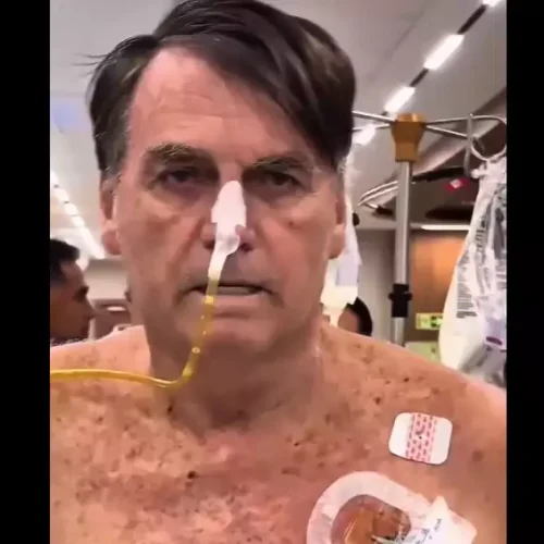 Recuperação: Bolsonaro aparece caminhando no hospital após 7ª cirurgia