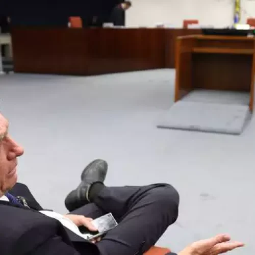 Por unanimidade, Bolsonaro e outros 7 viram réus por tentativa de golpe de Estado