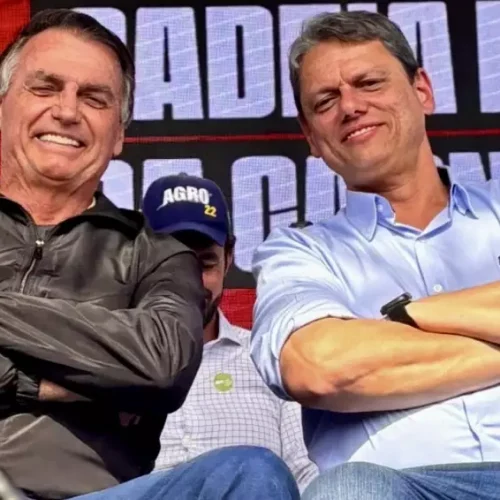 Tarcísio bajula Bolsonaro e solta um 'ihuuuu' a pedido dele
