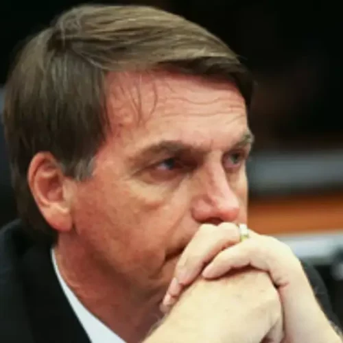 PF cumpre mandados na casa de Jair Bolsonaro, que usará tornozeleira