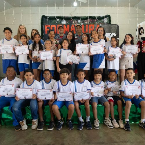 Alunos da Josepha de Jesus Carreira concluem Programa Bombeiro na Escola