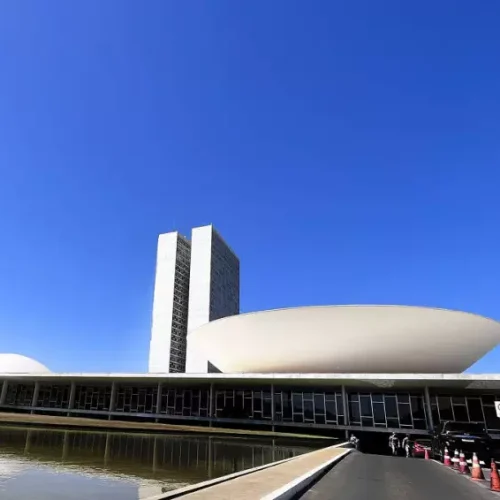 Senado aprova urgência para projeto que amplia deputados