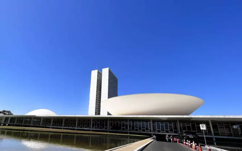Senado aprova urgência para projeto que amplia deputados