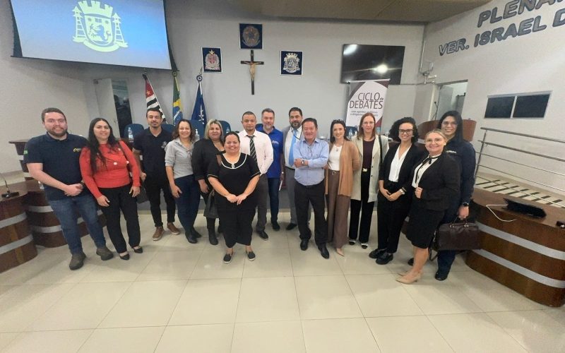 Representantes de Andradina participam de debate sobre gestão pública