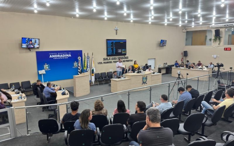Câmara de Andradina analisa veto e vota homenagens na 22ª sessão