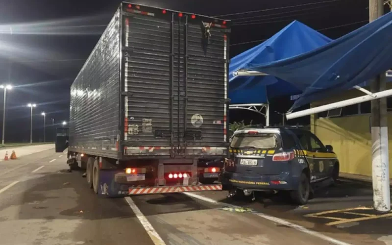 Bêbado, caminhoneiro pró-Bolsonaro invade posto da PRF