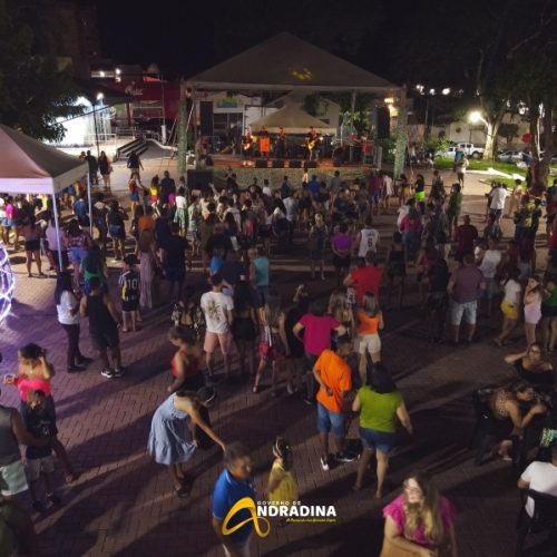 Cantando para Elas reúne música, cultura e gastronomia na Praça