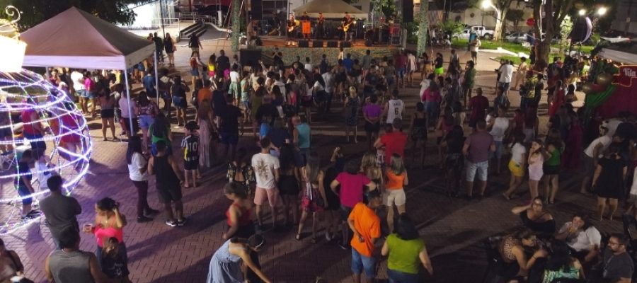 Cantando para Elas reúne música, cultura e gastronomia na Praça
