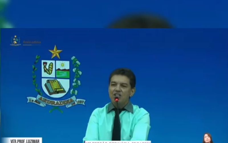 Vereador Professor Luzimar se revolta com falta de políticas para mulheres e exige criação da Casa Rosa