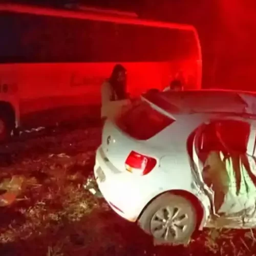 Colisão entre carro e ônibus deixa grávida e motorista feridos em Castilho