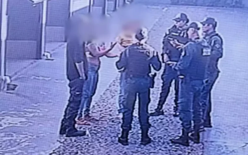 Menino de 2 anos é encontrado com mãe e dois homens em motel