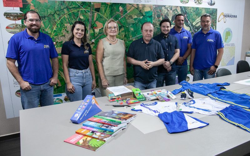 Educação em Andradina investe mais R$ 2,8 milhões em material e uniformes para milhares de alunos