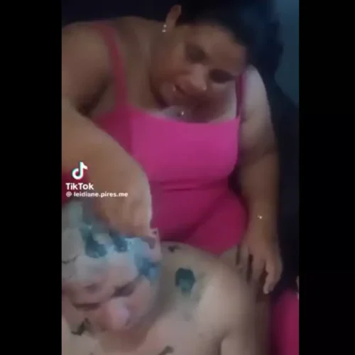 Esposa Zelosa: Mulher raspa cabeça do marido que recebeu elogio de outra
