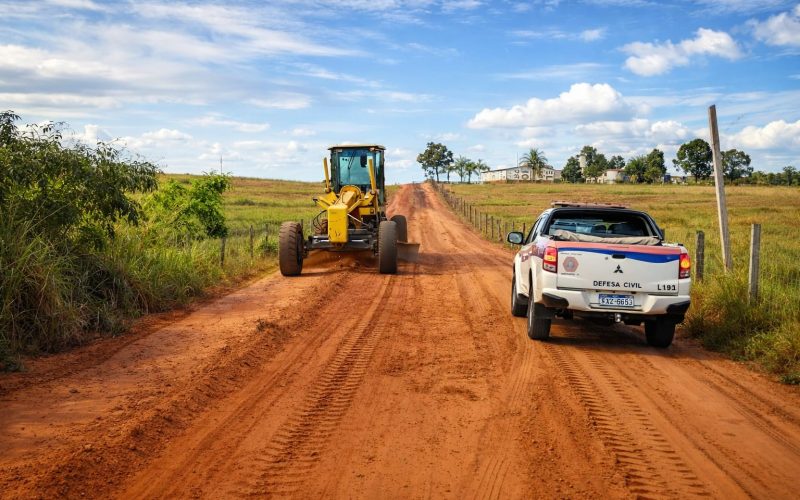 Patrolamento melhora condições da estrada rural da Abelhinha