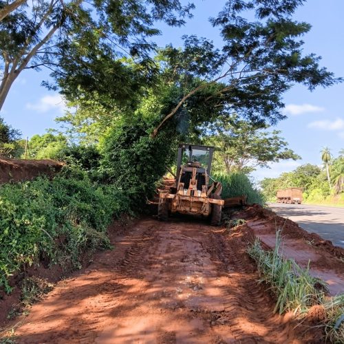 Equipe de obras melhoras acessos a Agrovila Pérola Negra