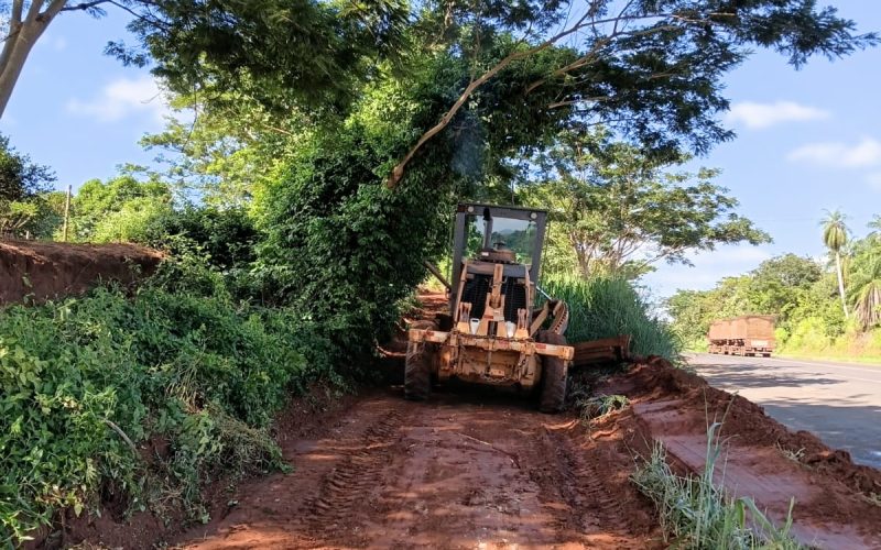 Equipe de obras melhoras acessos a Agrovila Pérola Negra