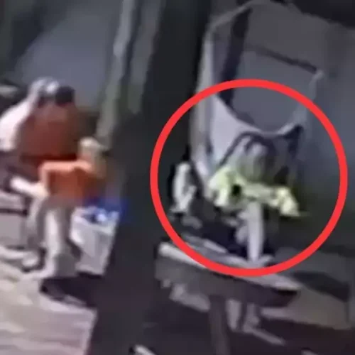 Criança mata mãe: Distraído no celular, pai não viu que filho pegou arma