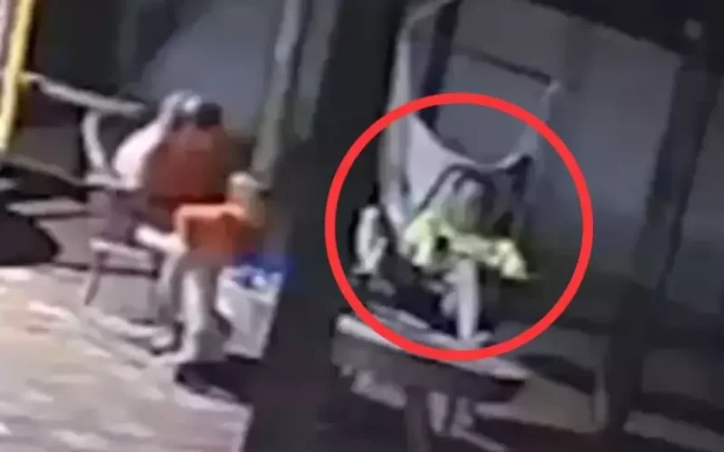 Criança mata mãe: Distraído no celular, pai não viu que filho pegou arma