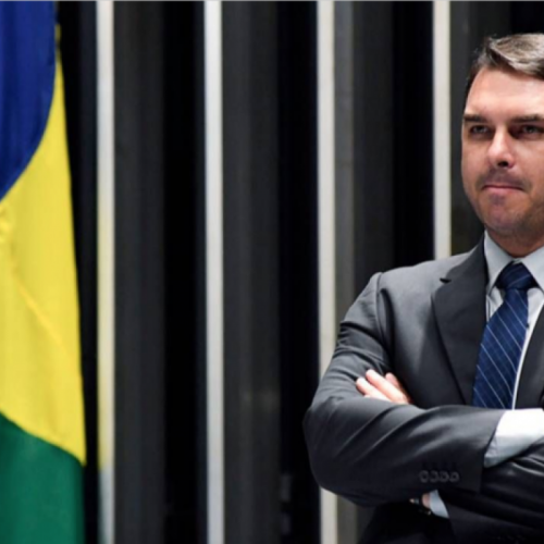 Flávio admite recuar na candidatura, mas diz que cobrará 'preço'