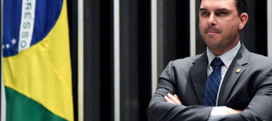 Flávio admite recuar na candidatura, mas diz que cobrará 'preço'