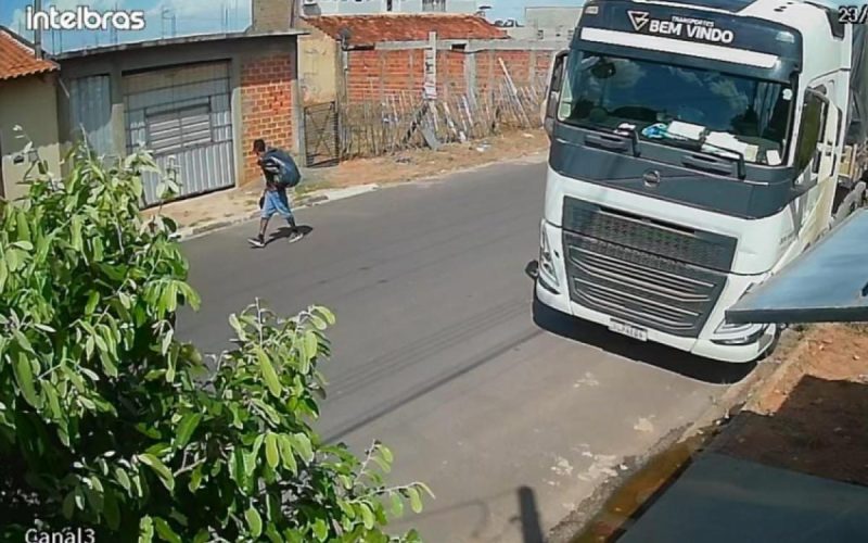 Mãe reconhece filho em vídeo de furto e aciona a polícia