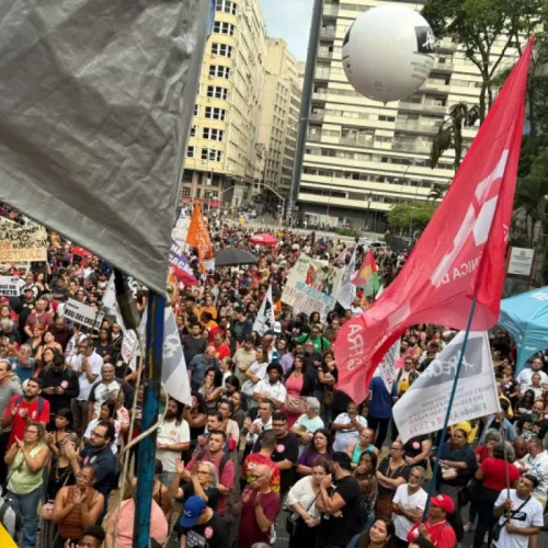 Professores da rede estadual decretam greve geral na educação