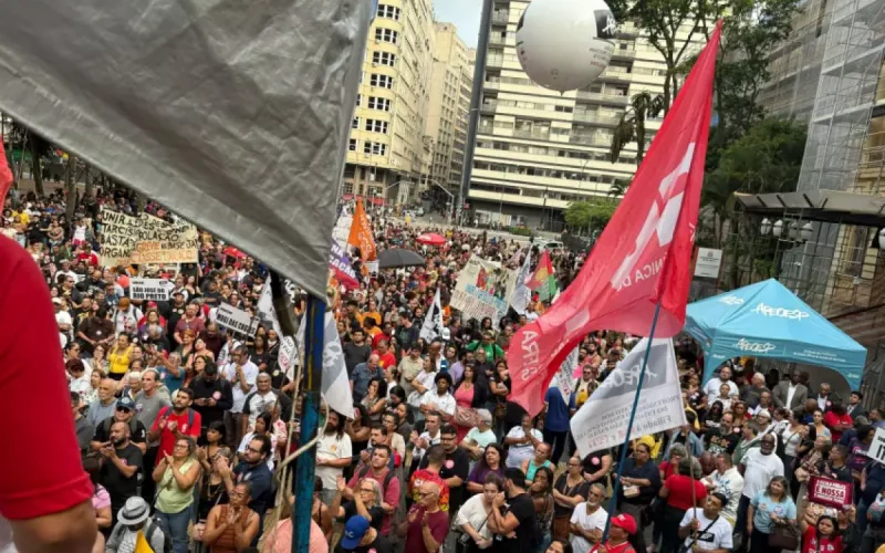 Professores da rede estadual decretam greve geral na educação
