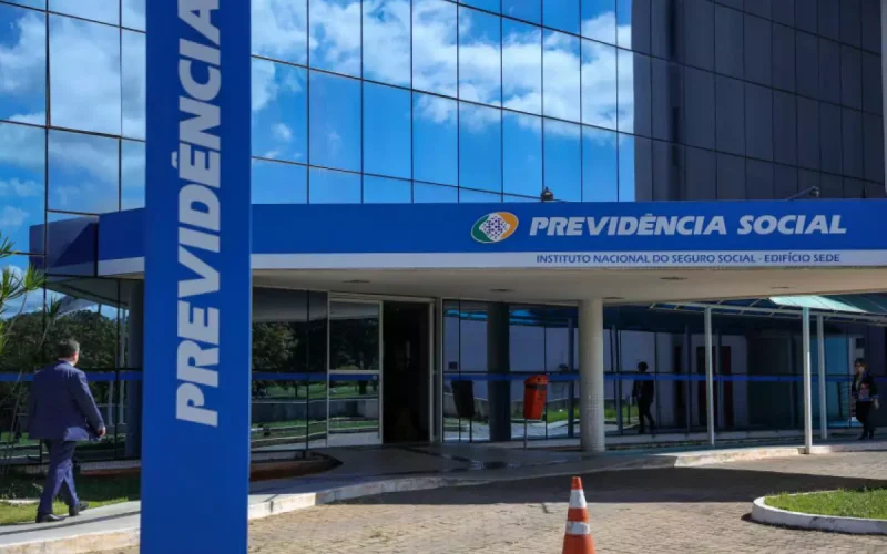 INSS devolve R$ 1 bilhão a beneficiários com descontos ilegais
