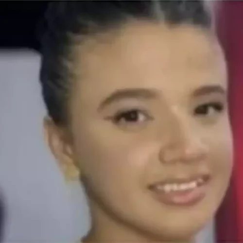 Alerta: Jovem leva choque ao mexer no celular após banho e morre