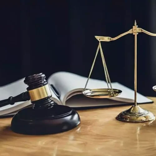 Justiça impede mãe de manter contato com a filha recém-nascida