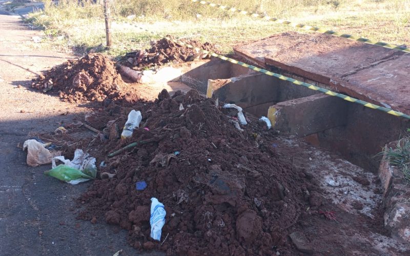 Prefeitura de Andradina faz limpeza de bueiros