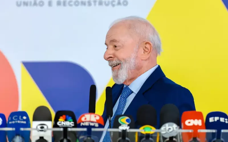 Lula tem 41% de avaliação negativa e 27% de positiva, aponta Ipec