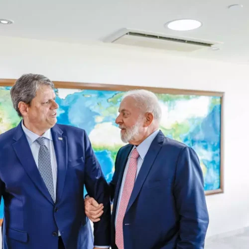 Pesquisa: Lula lidera no 1º turno e empata com Tarcísio no 2º