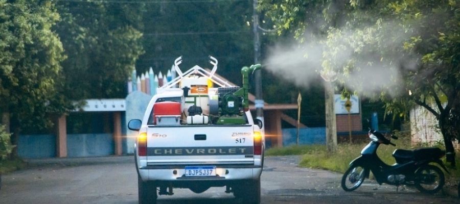 Nebulização noturna contra a dengue é realizada no Jardim Europa e seguirá para a Vila Mineira