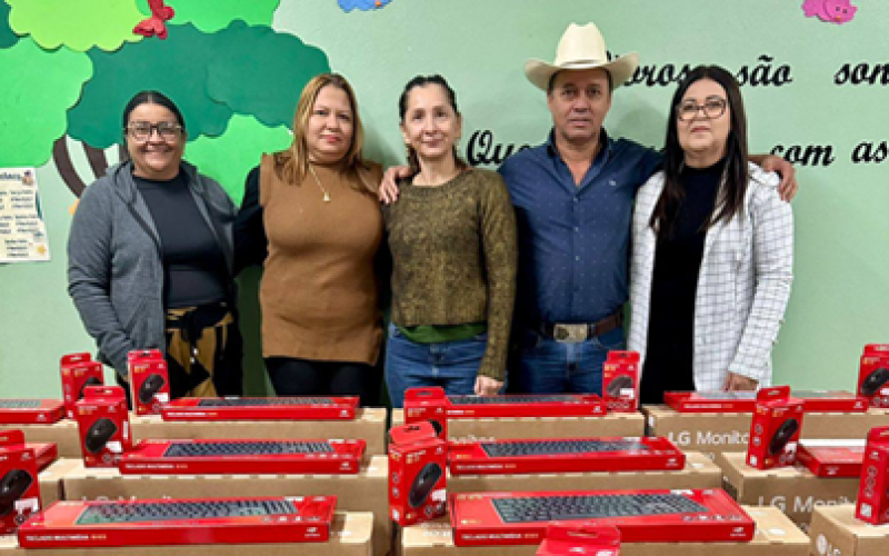 Prefeitura de Nova Independência faz entrega de equipamentos para a Educação