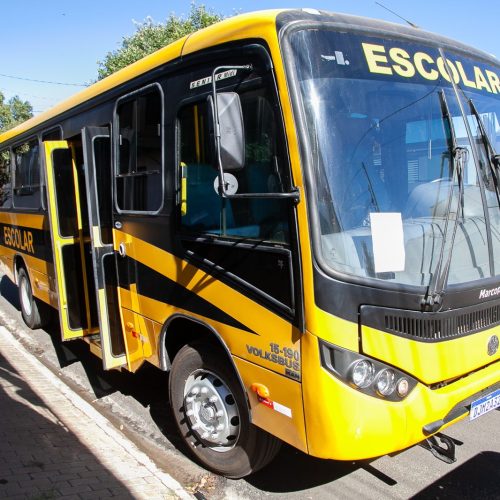 Prefeitura de Andradina entrega ônibus para APAE