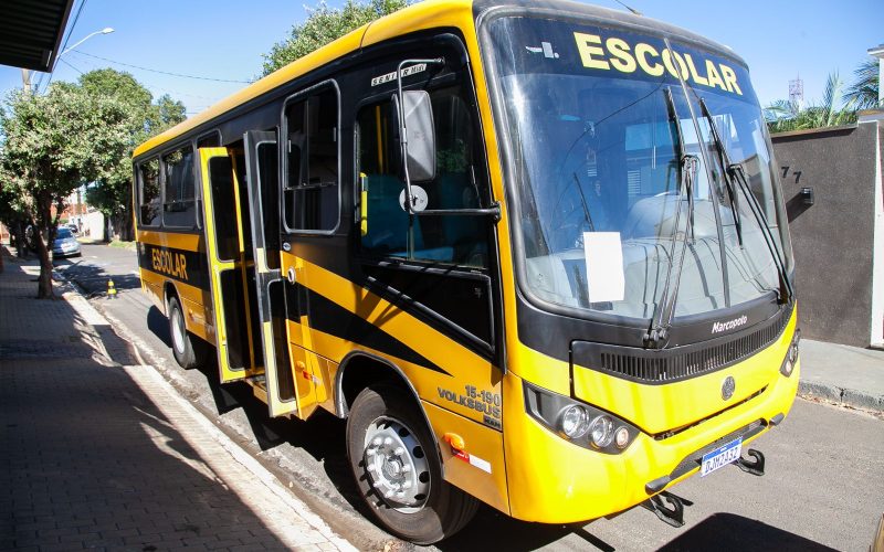 Prefeitura de Andradina entrega ônibus para APAE