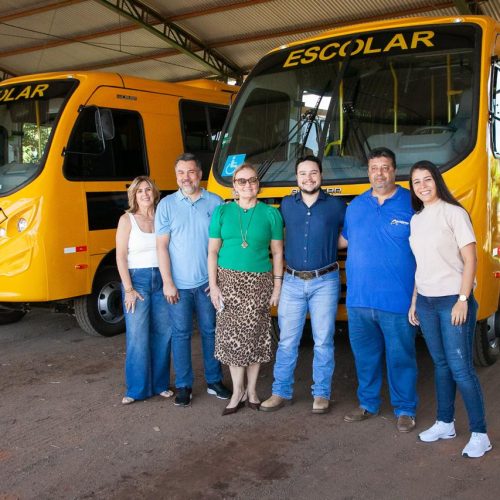 Novos ônibus com ar condicionado reforçam frota da Educação