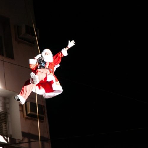 Radical e encantado!!! Assim foi a chegada do Papai Noel em Andradina.